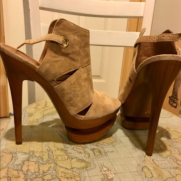 Jessica Simpson heels - Picture 1 of 4